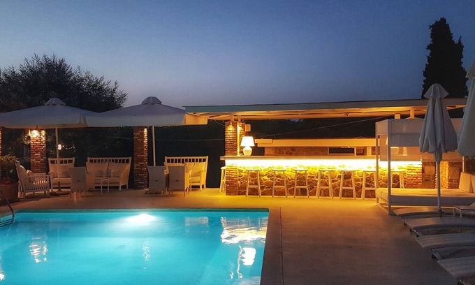 Neapoli House | Oikies Small Elegant Houses