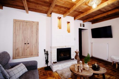 Kefalochori House | Oiti Mountain Apartments