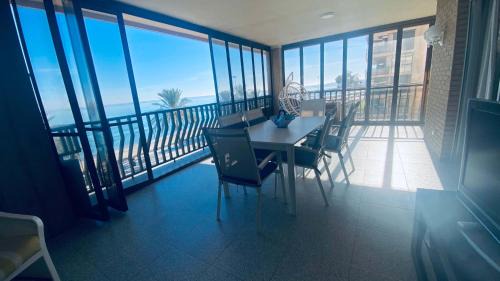 Benicassim Apartment | Olas del mar azul