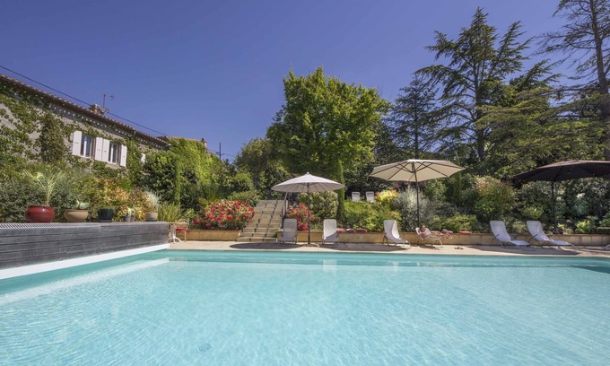 Soupex Cottage | Old Mansion & Bohemian vintage design touch. Historical Park & ​​large pool.