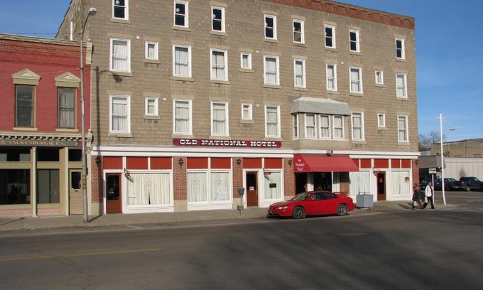 Bath Hotel | Old National Hotel