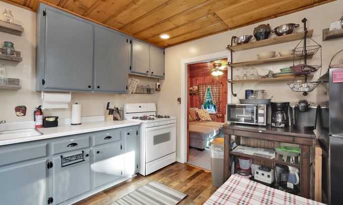 Big Bear Cabin | OLD School LOG Cabin #2340