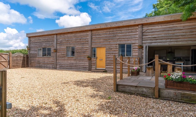 Upton Cheyney House | Old Stables - sleeps 5 guests in 3 bedrooms
