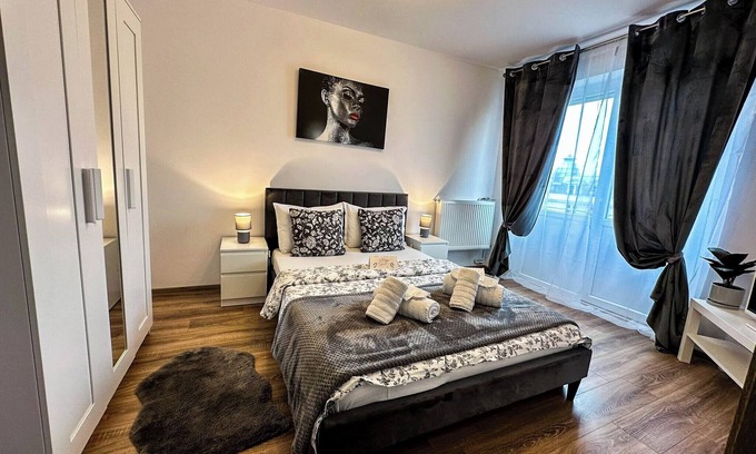 Bucharest City-Centre Apartment | Old Town - km 0 1-bedroom apartment with Balcony, Netflix & City view