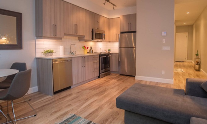 Inner Harbour Apartment | Old Town Open-Plan with High Ceilings and Original Artwork