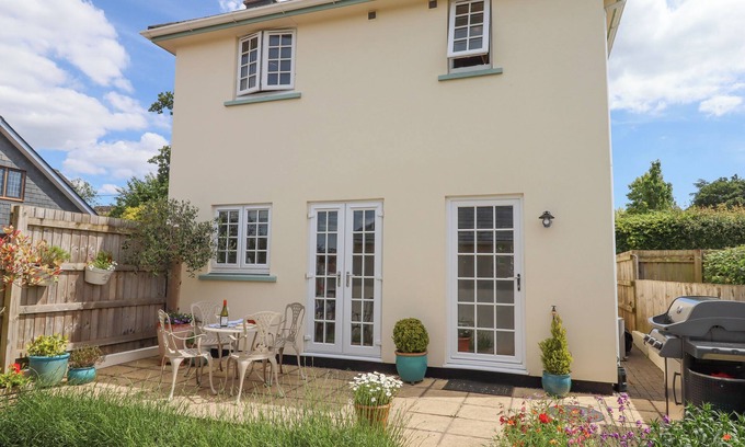 Aylesbeare Cottage | OLIVE TREE COTTAGE, family friendly, with open fire in Aylesbeare