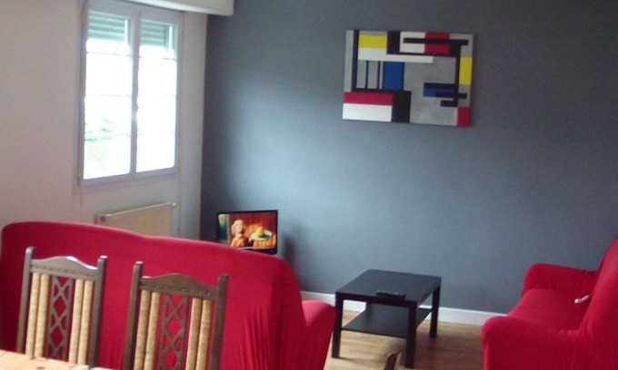 Oloron-Sainte-Marie Apartment | Oloron ST Marie APT 90m2 Wifi Parking Cheque Vacance