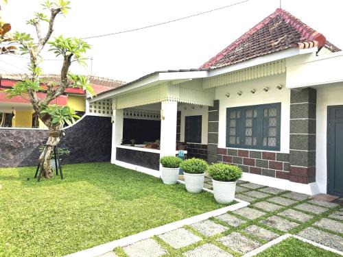 Central Yogyakarta Villa | Omah Ceria Guest House