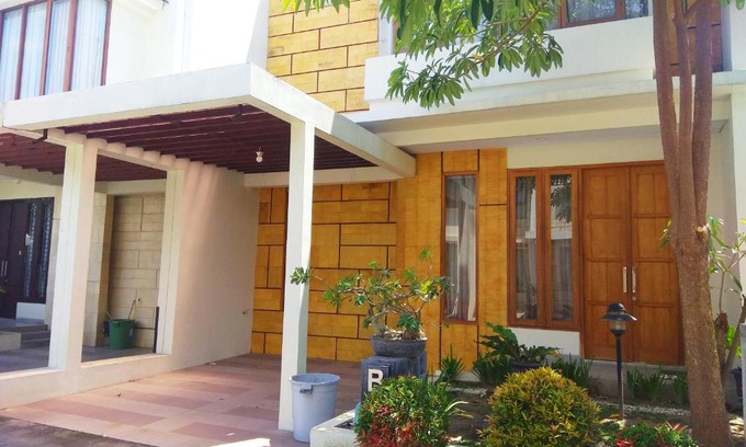 Baturetno Villa | Omah Dixy Family Homestay by FH Stay