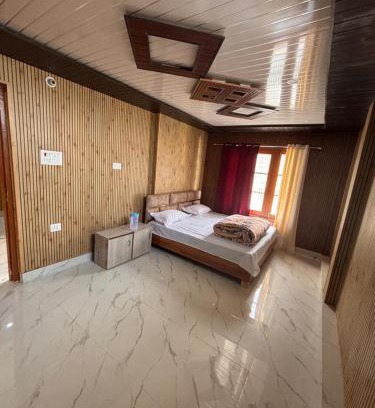 Kharsali House | Omji - Sant Manas Bhushan Ashram Yamunotri, 200m from Helipad