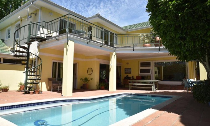 Newlands House | On Pinewood Guest House