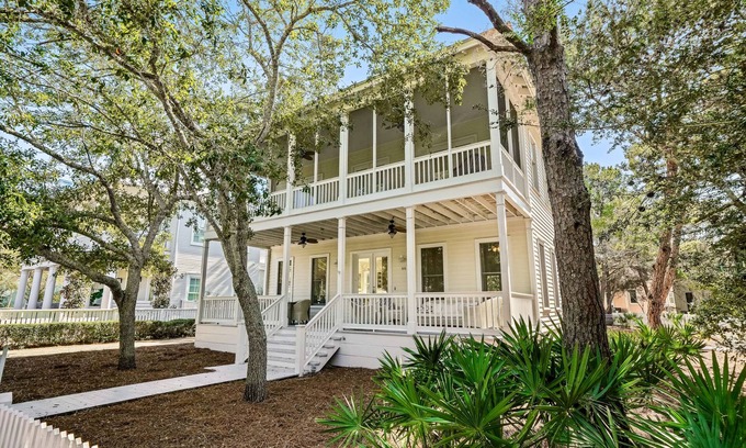 Seaside House | On Seaside Ave! Lovely, Designer Touches Throughout + 2 Adult Bikes, Sleeps 9