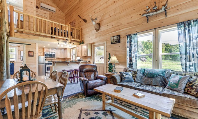Cosby Cabin | On-Site Creek Access: Pet-Friendly Cosby Cabin!