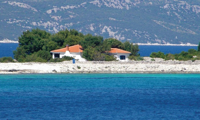 Drvenik Mali House | On the island of Drvenik Mali is located this beautiful vacation house right by the sea and beach.