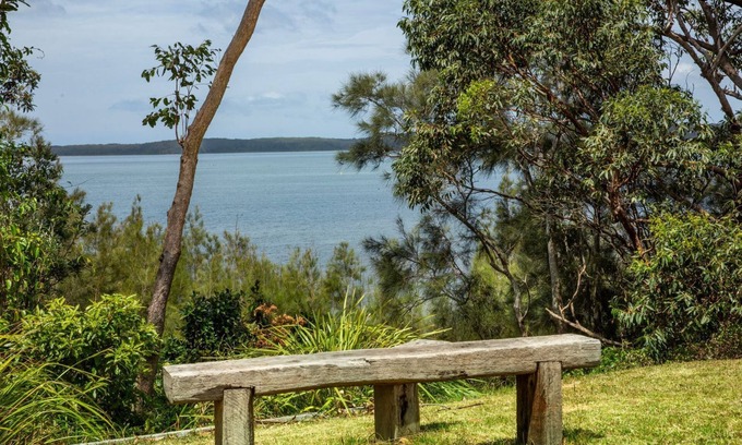 Culburra Beach House | On The Lake - Pet Friendly Waterfront