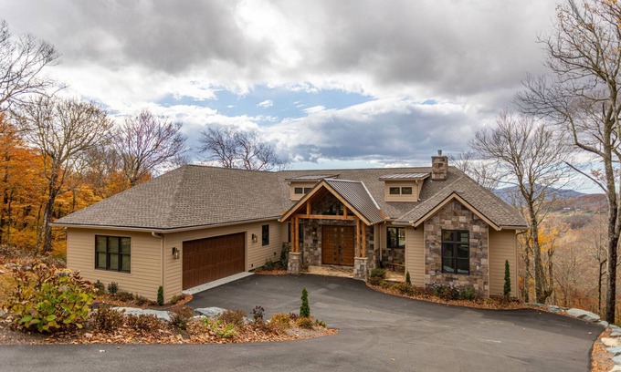 Sugar Mountain House | On The Rocks - Luxury Sugar Mountain Home with VIEWS!
