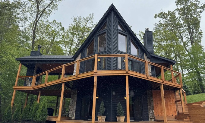 Thayerville Ski Chalet | ON THE ROCKSnLakeside Mountain Chalet