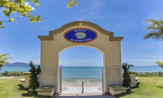 Jurere Apartment | On the sea, condominium right on the sand.