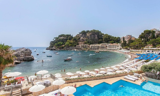 Milo House | On the slopes of Mount Etna, this historic house in Milo welcomes you.