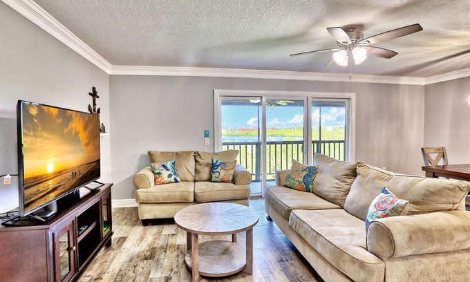 Indian Shores House | 🐬On Waterway🌞Sea Shell 28🏖️Quick Walk to Beach🐠Fishing Dock👙Pool