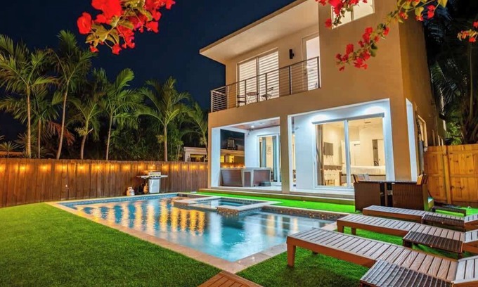 Downtown Hollywood House | One and only New Villa Heated Pool Jacuzzi