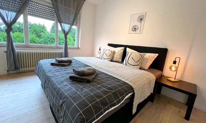 Rheydt Apartment | One Bed and One Sofa Bed, Self Check in, Invoice