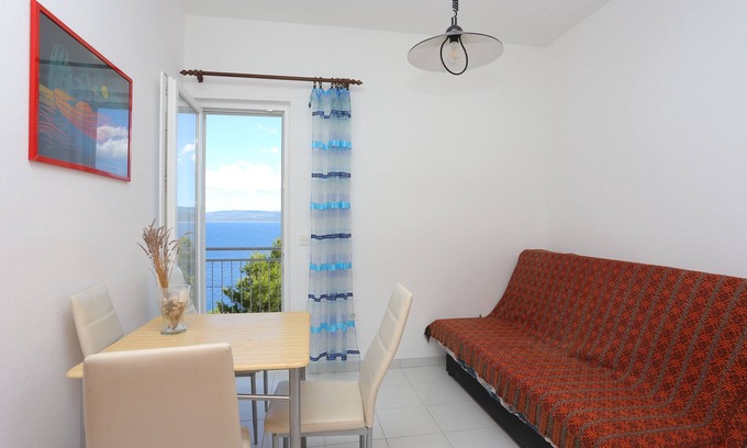 Ruskamen Apartment | One bedroom apartment with balcony and sea view Lokva Rogoznica, Omiš (A-17645-c)