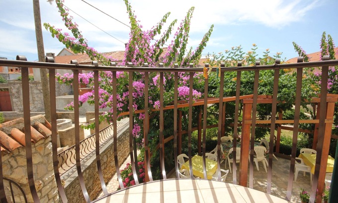 Kukljica Apartment | One bedroom apartment with balcony Kukljica, Ugljan (A-8210-b)