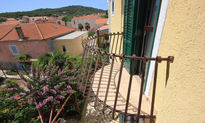 Kukljica Apartment | One bedroom apartment with balcony Kukljica, Ugljan (A-8210-d)