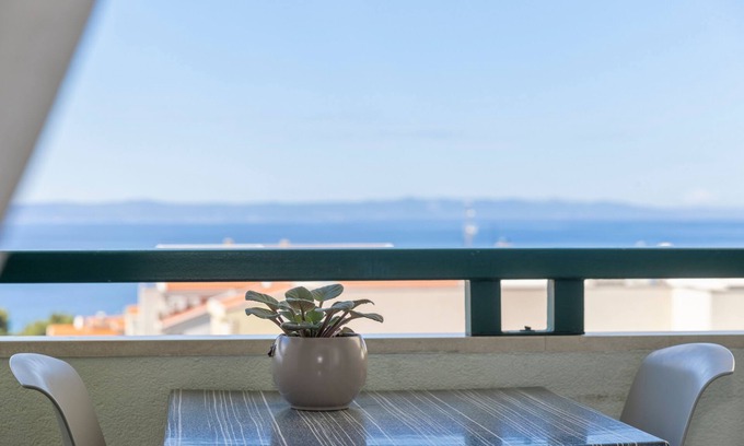 Ratac Apartment | One bedroom apartment with balcony and sea view Makarska (A-6632-a)