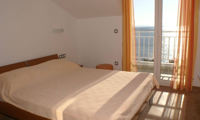 Gradac Apartment | One bedroom apartment near beach Zaostrog, Makarska (A-2816-a)