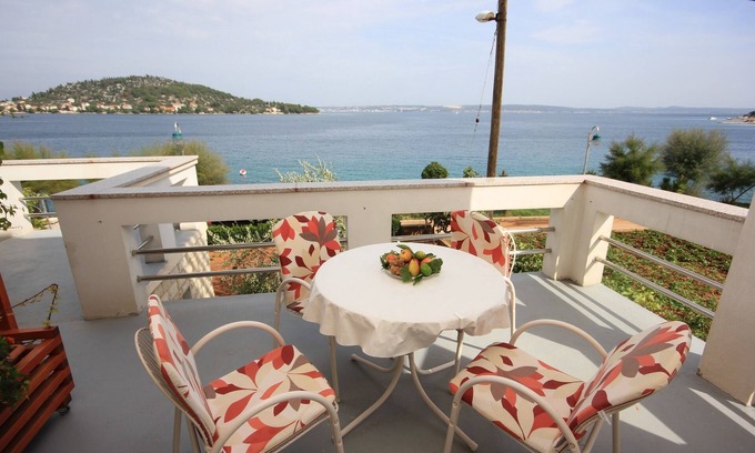 Kali Apartment | One bedroom apartment near beach Kali, Ugljan (A-8503-b)