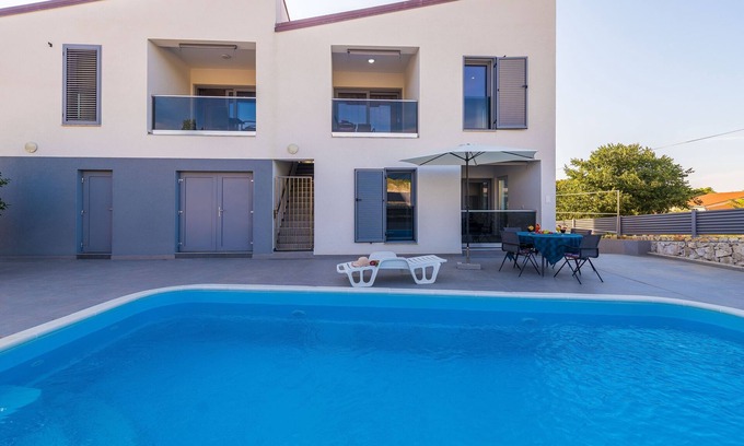 Lukoran Apartment | One bedroom apartment with balcony Lukoran, Ugljan (A-23933-a)