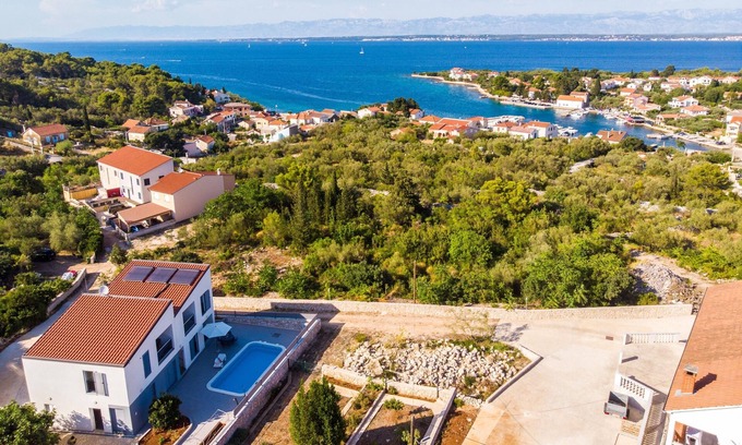 Lukoran Apartment | One bedroom apartment with balcony Lukoran, Ugljan (A-23933-b)