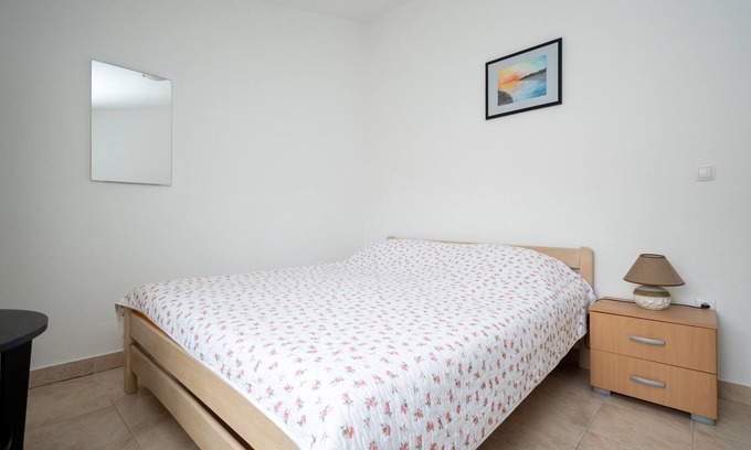 Tkon Apartment | One bedroom apartment with terrace and sea view Tkon, Pašman (A-17360-b)