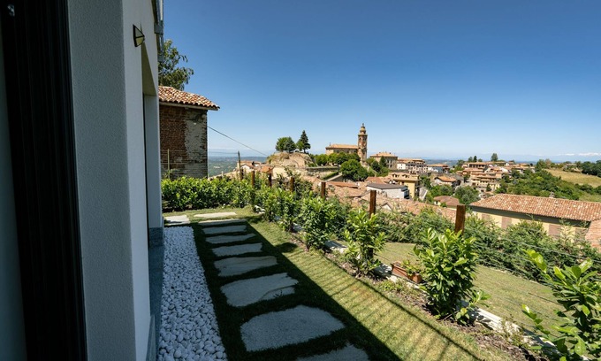 Diano d'Alba Apartment | ONE BEDROOM HOLIDAY FLAT WITH VIEW