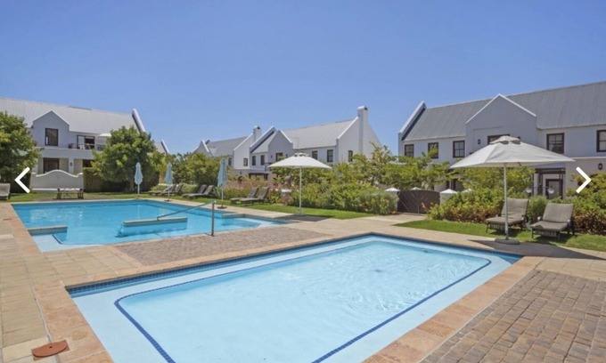 Stellenbosch Apartment | One bedroom masterpiece in world class secure golf and winelands estate