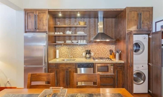 Mayne Island House | One Bedroom Oceanfront Villa - Mayne Island Resort