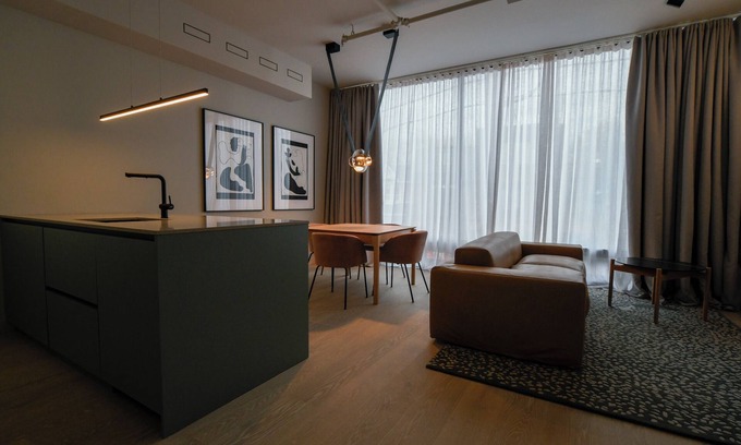 Davenport Apartment | One bedroom, one bathroom luxury residence with concierge services & Laundry