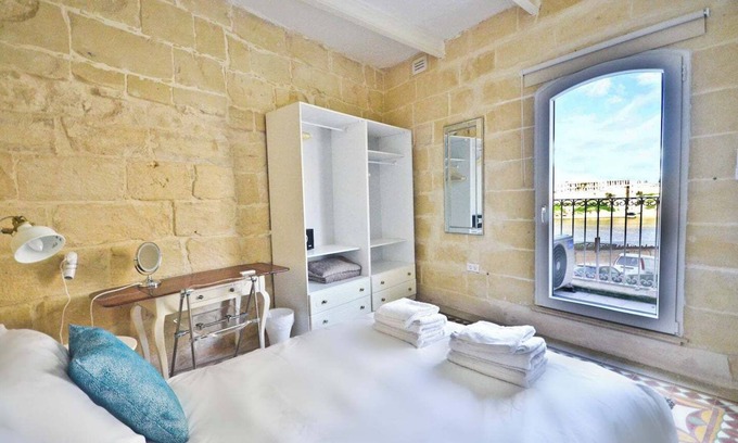 Birgu House | One-Bedroom Townhouse in Birgu with Sea Views