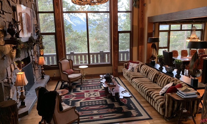 Silvertip House | One Of A Kind Mountain Home With Gorgeous mountain Views