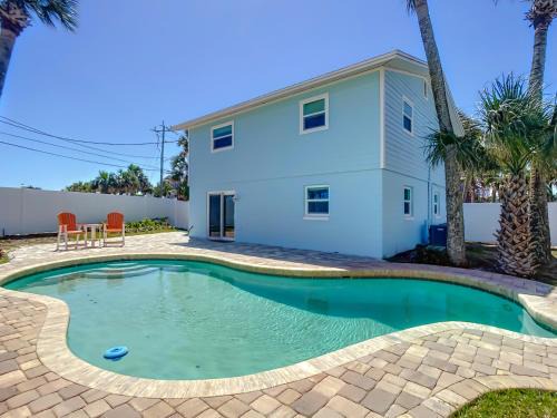 New Smyrna Beach House | One Piece ~ Duplex with Pool ~ 2 Minutes from Beach Flagler Avenue