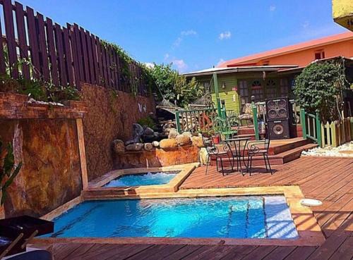 Saint Andrew House | One32 Guest House