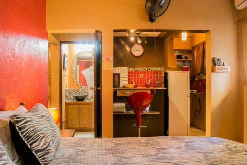 Saint Andrew Apartment | One32 Guesthouse Red Velvet