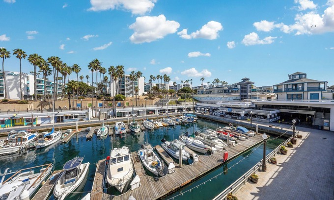 South Redondo Apartment | Oneluxstay 3BR near Redondo Beach