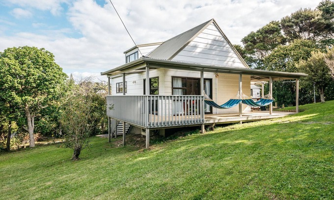 Oneroa Cottage | Oneroa Oasis - Oneroa Holiday Home
