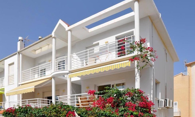 Oliva House | Only 100m from a Sandy Beach - 3x Air Conditioning - Com. Pool - FREE WiFI
