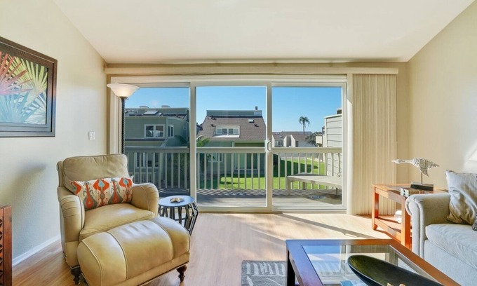 Leucadia House | Only Steps to the Beach! Immaculate Townhouse in Sea Bluff