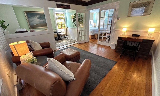 Newport Hotel | Open and airy, dog friendly 1 Bed/1 Bath/Suite on Historic Spring St.