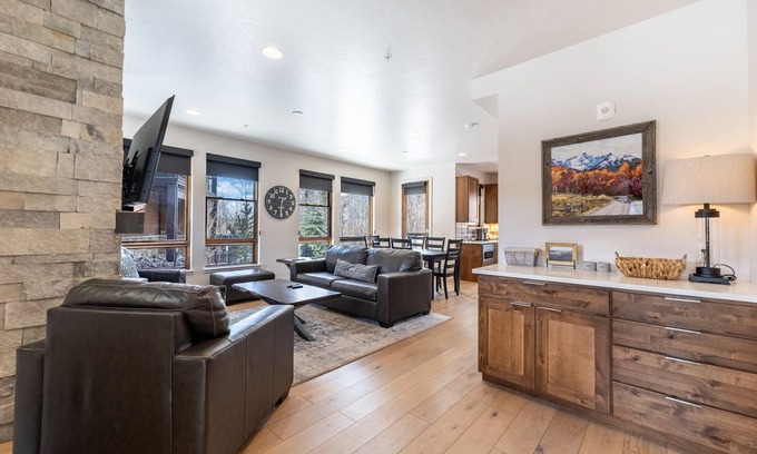 Silverthorne House | Open-Concept Townhome Next to Blue River w/Private Wrap-Around Patio!